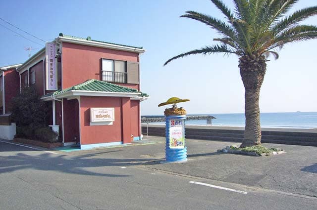 ホテルプランでは美しい海岸の見えるペンションも利用できます。