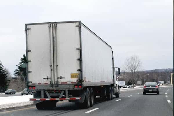普通車免許で何トンまでトラックに乗れるの？