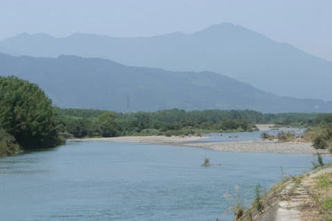 教習所の近くには有名な「吉野川」があり、空き時間にはバス釣りを楽しむこともできるヽ(´▽`)ﾉ