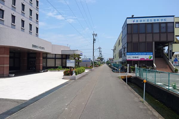 教習所に隣接するホテルに泊まれる