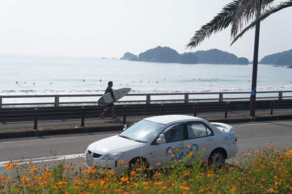海のすぐ近くにあり、ビーチ沿いで合宿生活を送れる