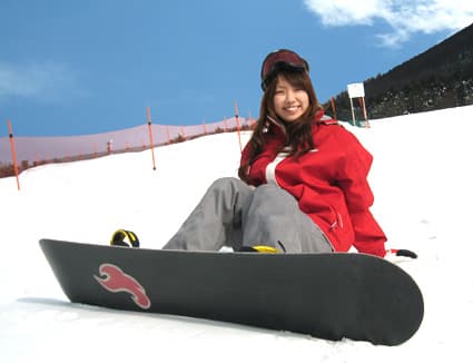 近隣にはスキー場があるので、冬場はスキー・スノボを楽しめます。