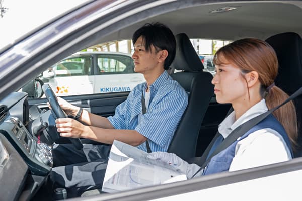 幅広い年代の指導員と女性指導員が在籍