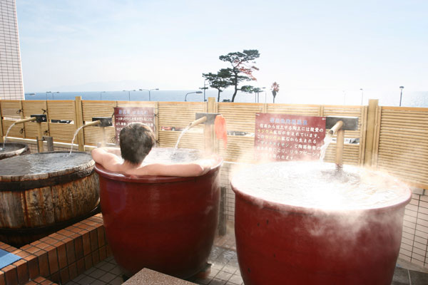 宿泊先の「駿河健康ランド」で温泉を楽しめる